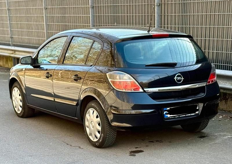 Gebraucht Opel Astra 105 PS (77 kW) 2005 Schwarz Limousine