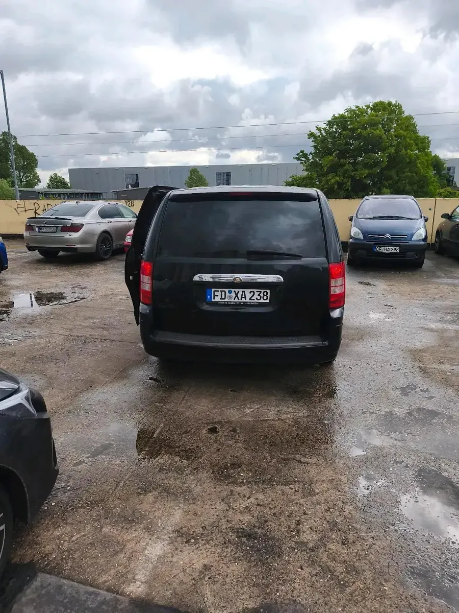 Używany Chrysler Voyager 2009 Czarny Minivan