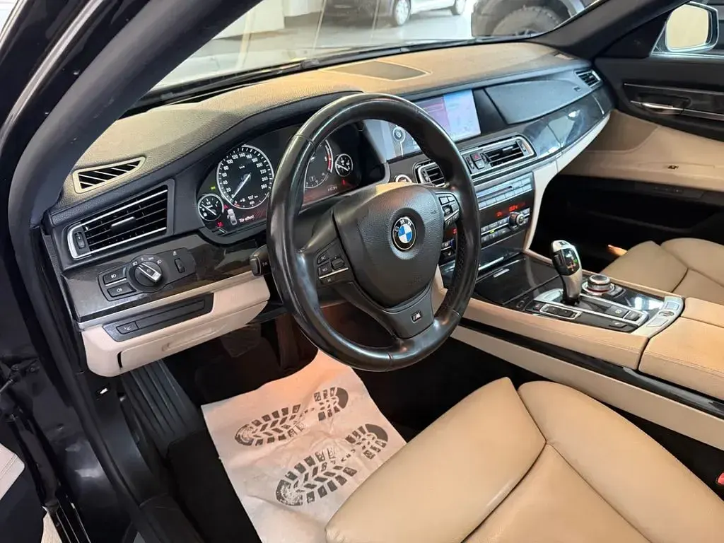 Gebraucht BMW 730 245 PS (180 kW) 2011 Schwarz Limousine
