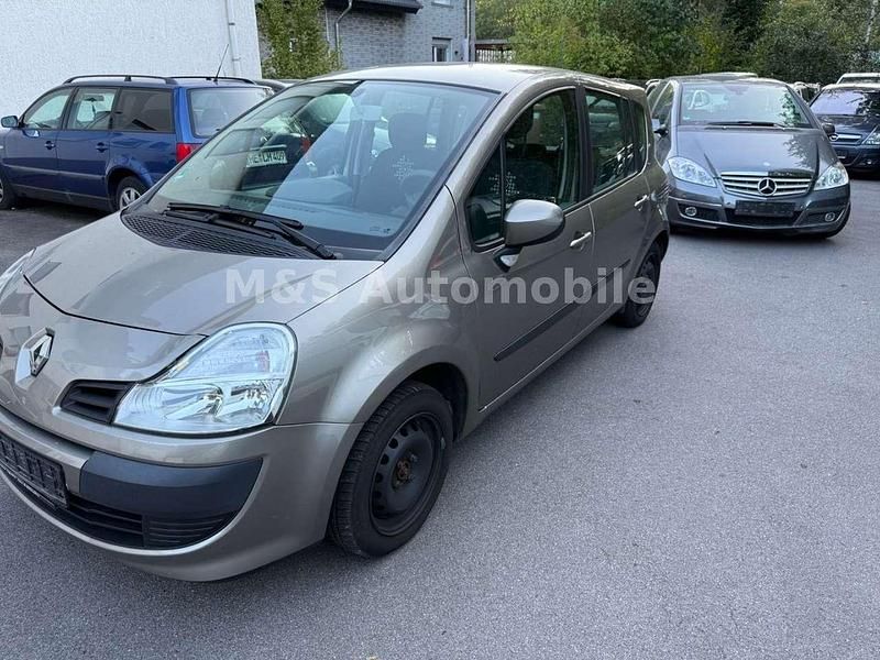 Braun Gebraucht 2012 Renault Grand Modus Van / Kleinbus | 3.749 € (Fairer Preis) - Bild 1/4