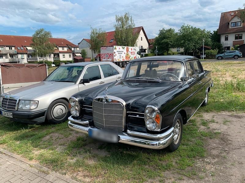 Schwarz Gebraucht 1964 Mercedes 220 Limousine | 20.500 € - Bild 1/4