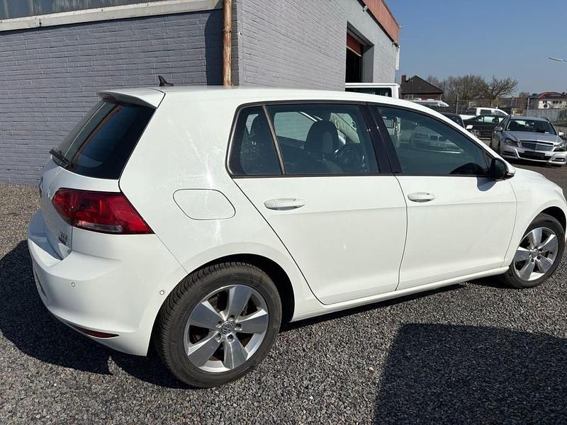 Gebraucht VW Golf VII 110 PS (80 kW) 2015 Weiß Limousine