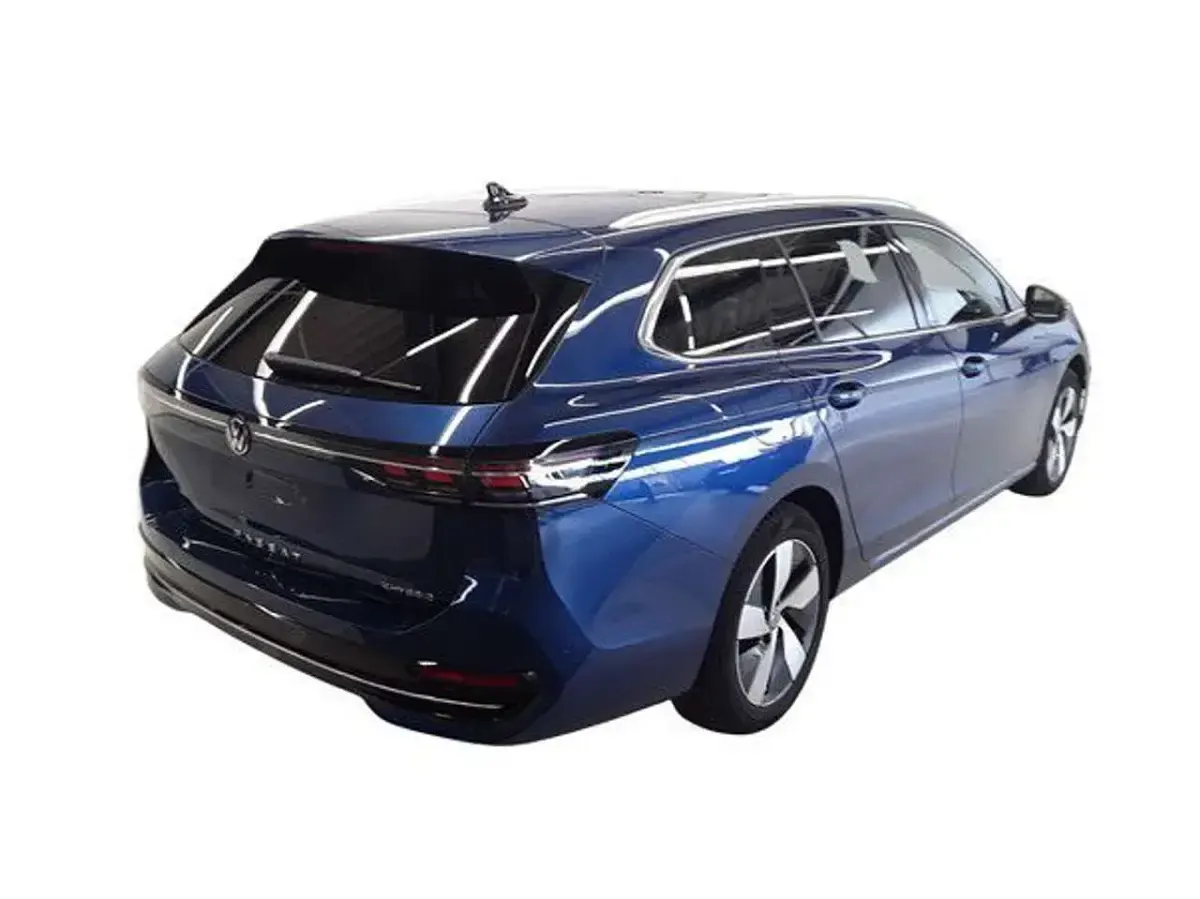 Gebraucht VW Passat Elegance 150 PS (110 kW) 2025 Blau Kombi