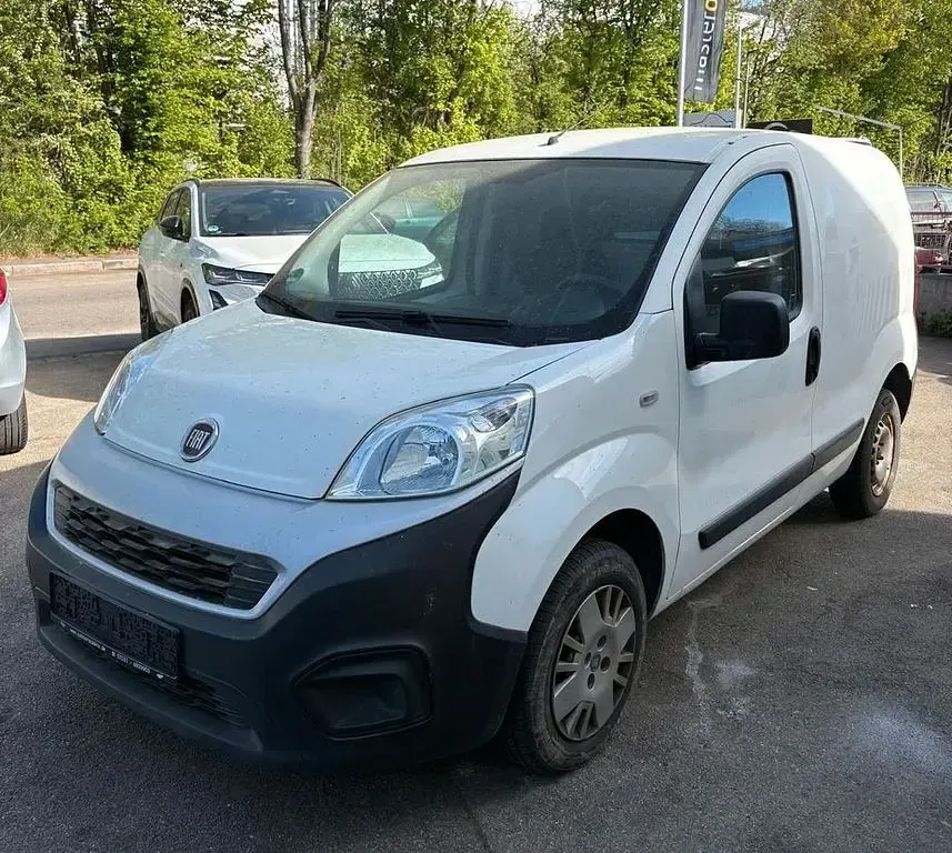 Gebraucht Fiat Fiorino 80 PS (58 kW) 2016 Weiß Van / Kleinbus