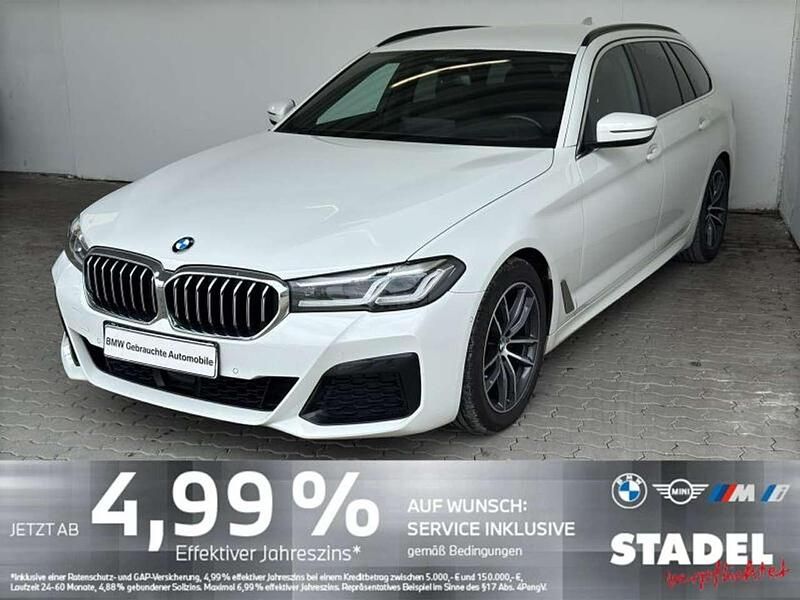 Alpinweiss uni Gebraucht 2022 BMW 520 M Sport Kombi | 30.440 € (Fairer Preis) - Bild 1/4
