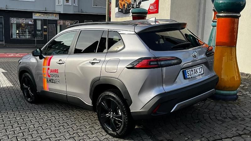 Gebraucht Toyota Corolla Cross 178 PS (130 kW) 2025 Metal stream silver metallic SUV