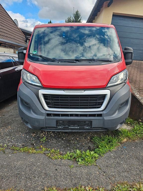 Rot Gebraucht 2017 Peugeot Boxer Van | 6.500 € (Superpreis) - Bild 1/4