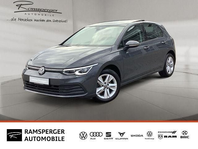 Delfingrau metallic (metallic) Gebraucht 2023 VW Golf Life Limousine | 24.690 € (Fairer Preis) - Bild 1/4