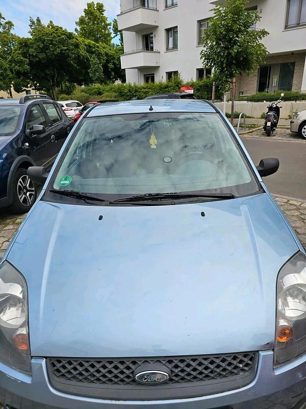 Gebraucht Ford Fiesta 105 PS (77 kW) 2005 Blau Kleinwagen