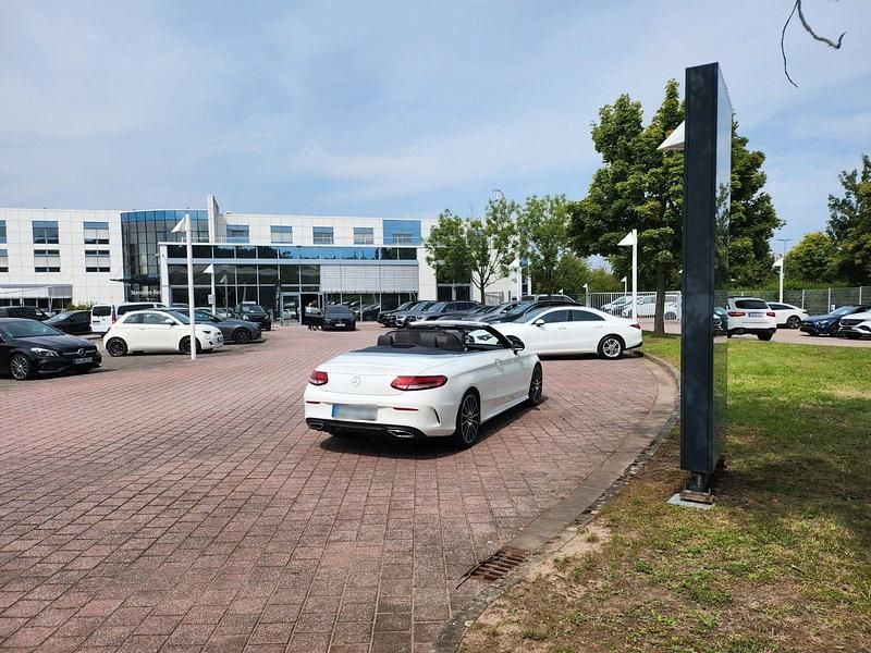 Gebraucht Mercedes C220 AMG 194 PS (142 kW) 2023 Weiß Cabrio