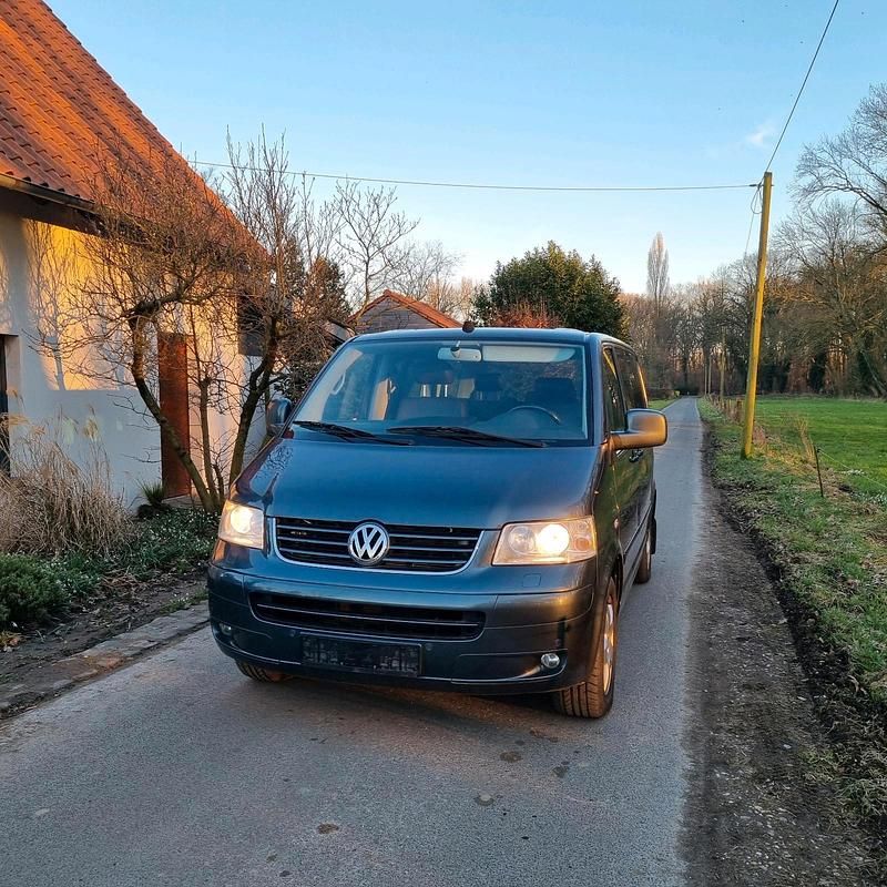 Grau Gebraucht 2007 VW Multivan Highline Van | 16.999 € (Guter Preis) - Bild 1/4