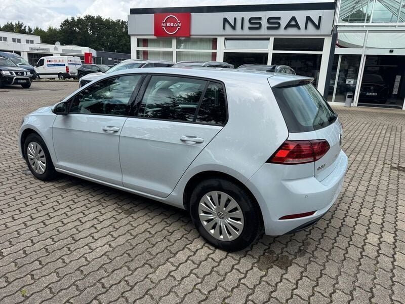 Second-hand VW Golf VII Trendline 86 CP (63 kW) 2018 Argintiu Berlinǎ