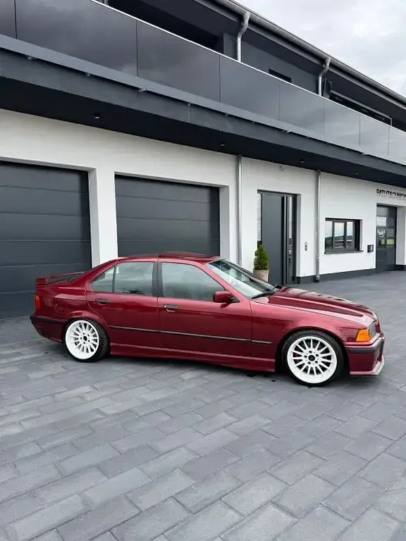 Gebraucht BMW 325 Basis 192 PS (141 kW) 1991 Rot Limousine
