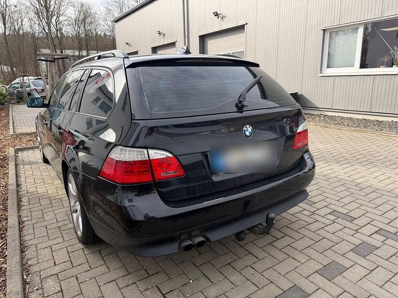 Gebraucht BMW 530 235 PS (172 kW) 2009 Schwarz Kombi