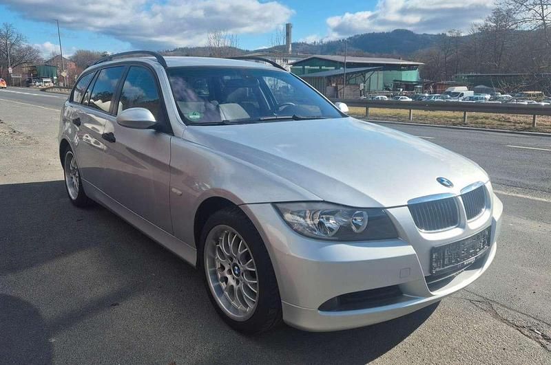 Silber Gebraucht 2006 BMW 318 Kombi | 7.900 € - Bild 1/4