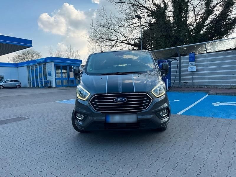 Gebraucht Ford Tourneo 131 PS (96 kW) 2018 Grau Van / Kleinbus