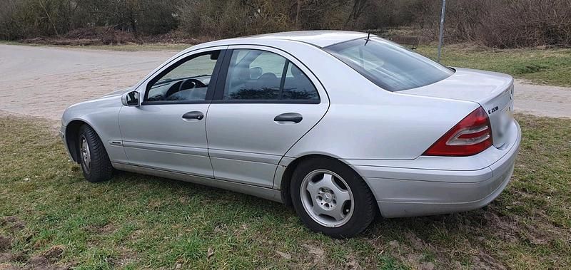 Gebraucht Mercedes C220 143 PS (105 kW) 2002 Silber Limousine