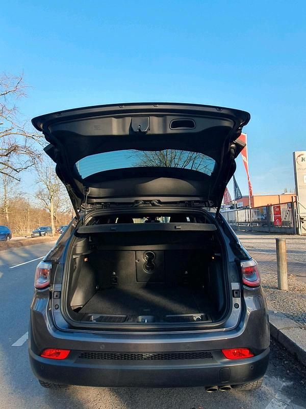 Gebraucht Jeep Compass 179 PS (131 kW) 2021 Grau SUV