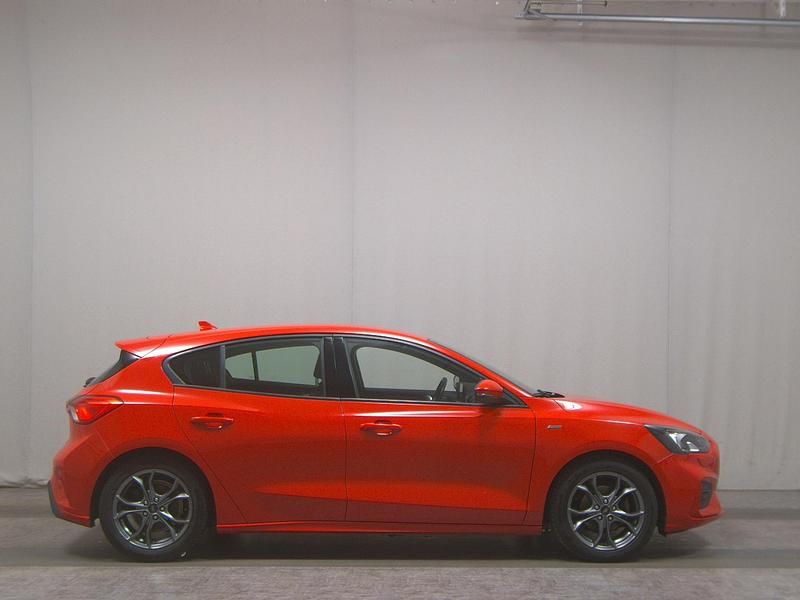 Rot Gebraucht 2019 Ford Focus ST-Line Limousine | 11.380 € (Guter Preis) - Bild 1/4