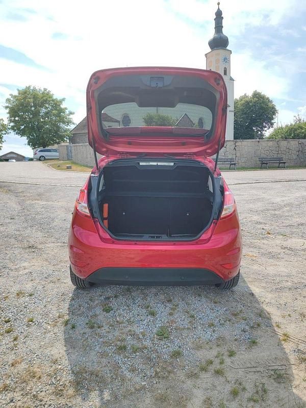 Gebraucht Ford Fiesta SYNC Edition 101 PS (74 kW) 2015 Rot Kleinwagen