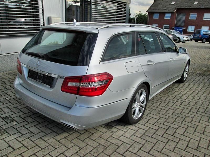 Gebraucht Mercedes E220 Avantgarde 170 PS (125 kW) 2011 Silber Kombi