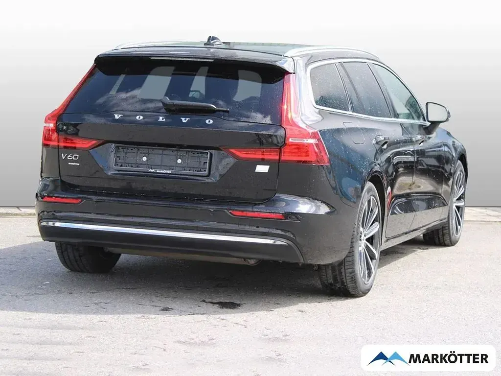 Używany Volvo V60 Core 398 KM (292 kW) 2023 Czarny Kombi