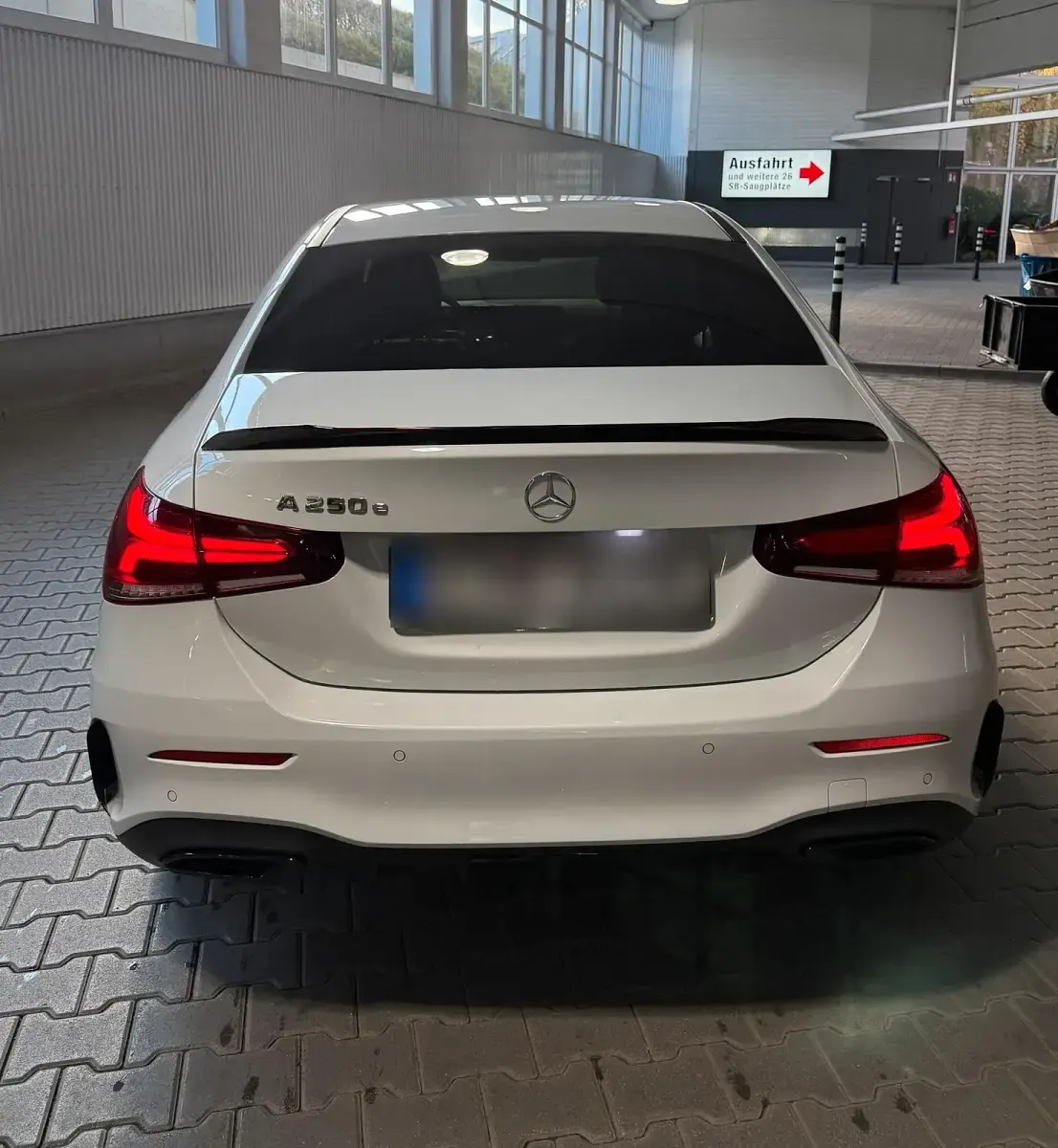 Gebraucht Mercedes A250 218 PS (160 kW) 2021 Weiß Limousine