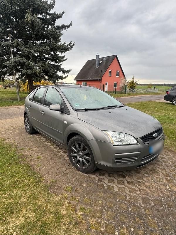 Używany Ford Focus 101 KM (74 kW) 2006 Szary Hatchback