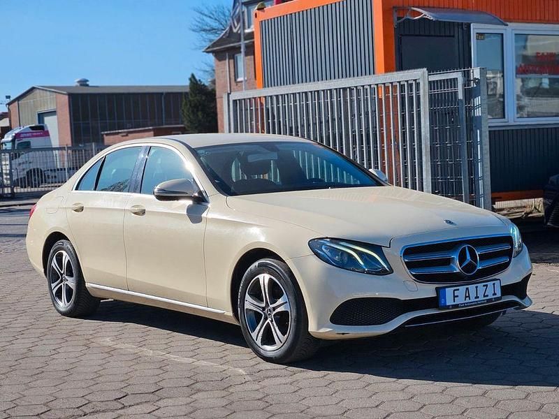 Gebraucht Mercedes E200 Avantgarde 150 PS (110 kW) 2019 Hellelfenbein  unilack Limousine