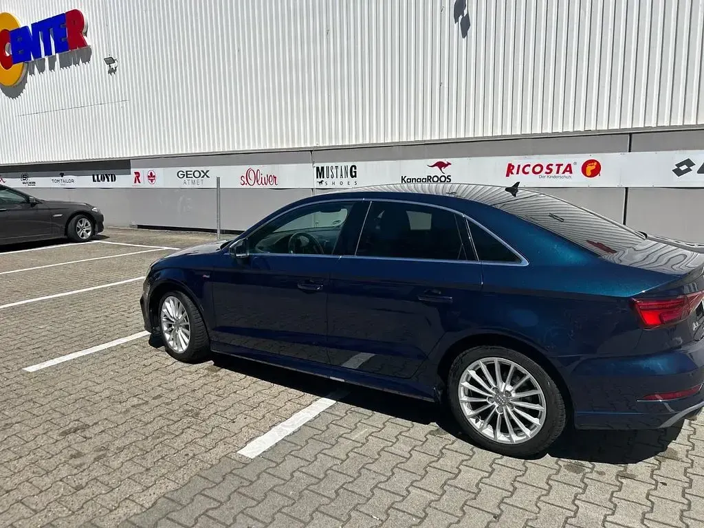 Gebraucht Audi A3 Sport 116 PS (85 kW) 2019 Blau Limousine