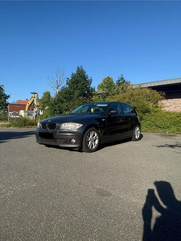 Grau Gebraucht 2005 BMW 116 Kleinwagen | 3.200 € (Fairer Preis) - Bild 1/4