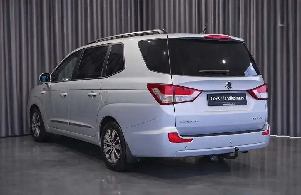 Usata SsangYong Rodius Sapphire 178 CV (130 kW) 2017 Argento Monovolume