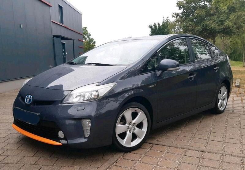 Grau Gebraucht 2013 Toyota Prius Executive Kleinwagen | 9.799 € (Etwas zu teuer) - Bild 1/4