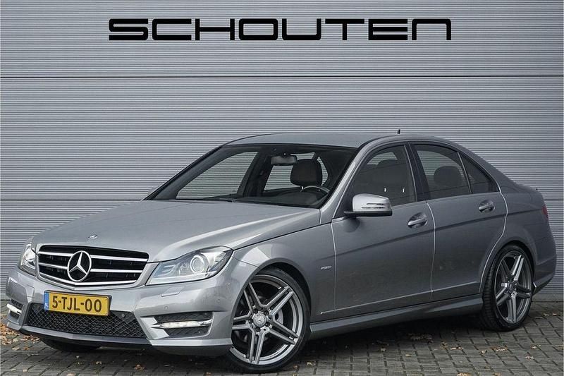 Grau Gebraucht 2014 Mercedes C180 Ambition Limousine | 13.068 € (Superpreis) - Bild 1/3