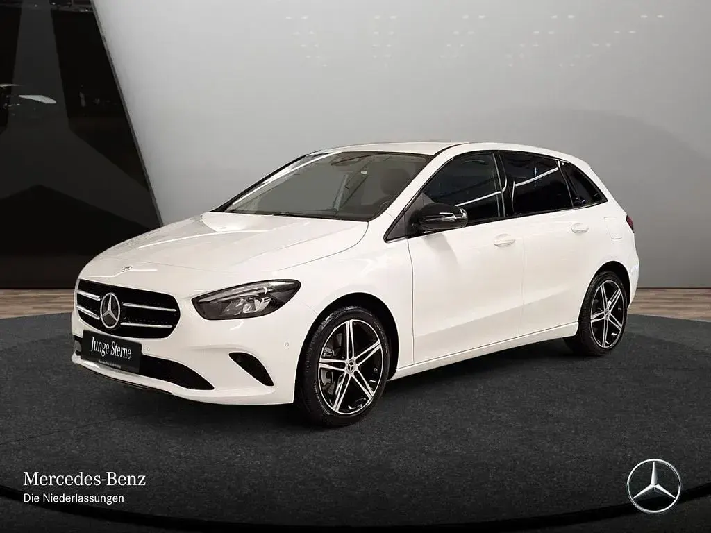 Gebraucht Mercedes B250e Night 160 PS (117 kW) 2022 Weiß Kleinwagen
