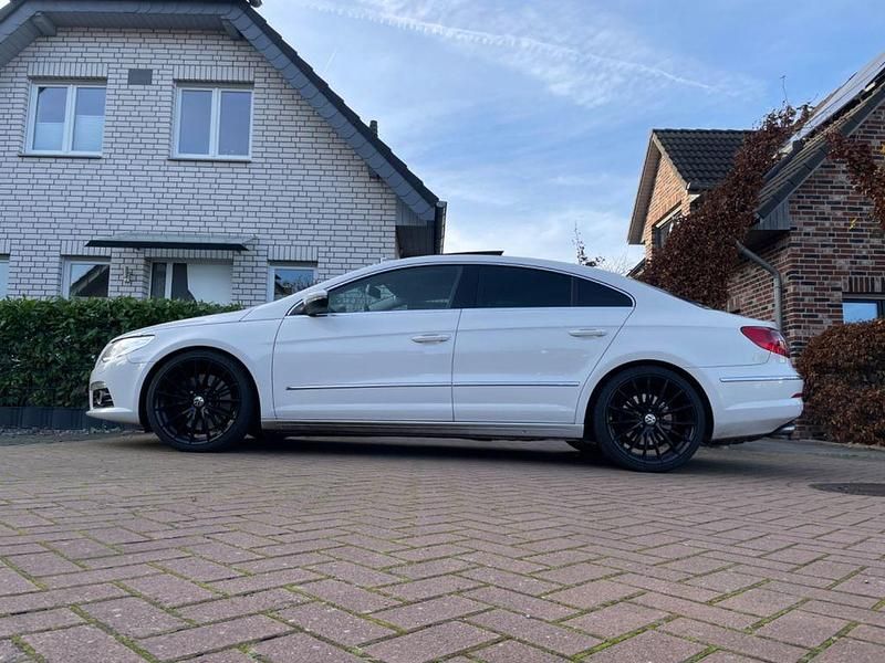 Weiß Gebraucht 2010 VW Passat Individual Coupé | 9.900 € (Fairer Preis) - Bild 1/4