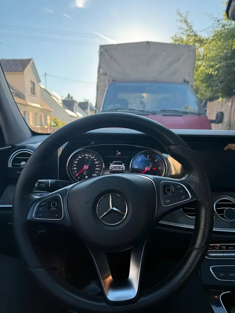 Gebraucht Mercedes E220 194 PS (142 kW) 2016 Schwarz Limousine