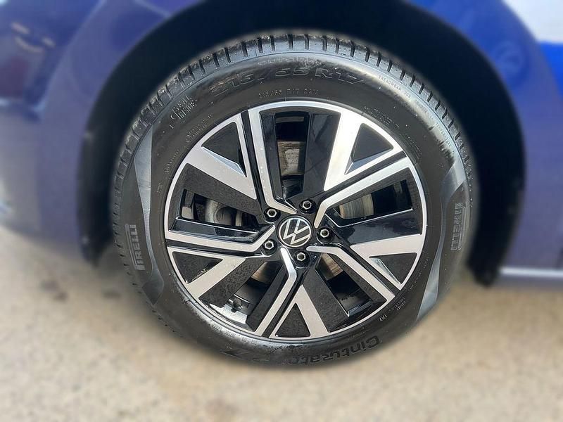 Gebraucht VW Touran Highline 150 PS (110 kW) 2022 Blau Van / Kleinbus