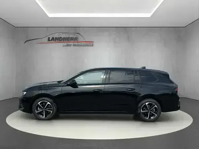 Używany Opel Astra 131 KM (96 kW) 2025 Czarny Hatchback