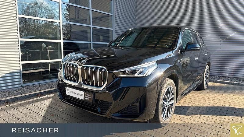 Saphirschwarz metallic Gebraucht 2023 BMW iX1 Shadowline SUV | 39.990 € (Fairer Preis) - Bild 1/4