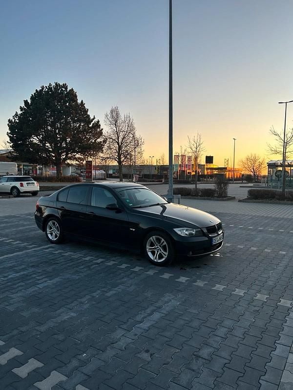 Schwarz Gebraucht 2008 BMW 320 Limousine | 6.999 € (Etwas zu teuer) - Bild 1/4