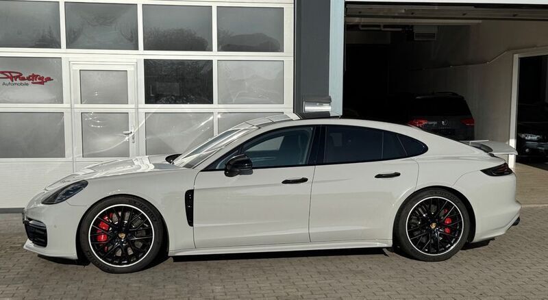 Grau Gebraucht 2017 Porsche Panamera Turbo Sport Limousine | 59.700 € (Etwas zu teuer) - Bild 1/4