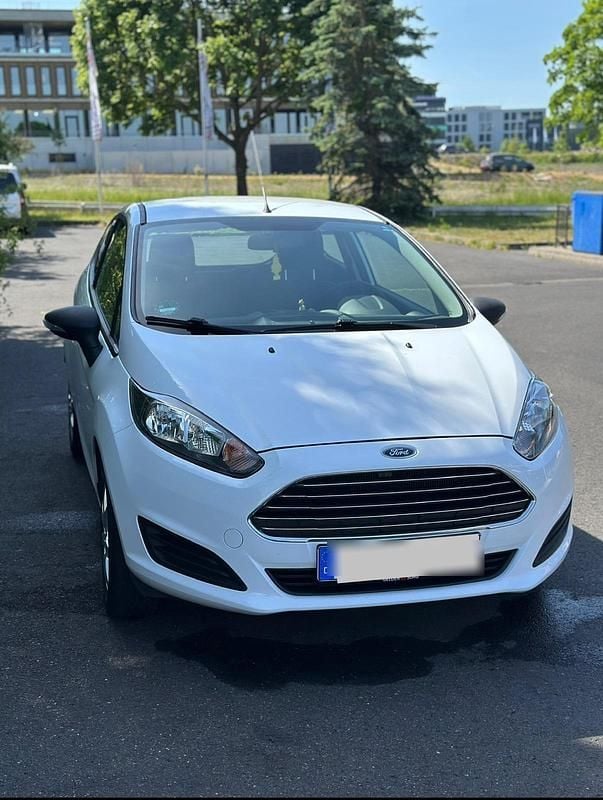Weiß Gebraucht 2014 Ford Fiesta Kleinwagen | 3.900 € (Guter Preis) - Bild 1/4