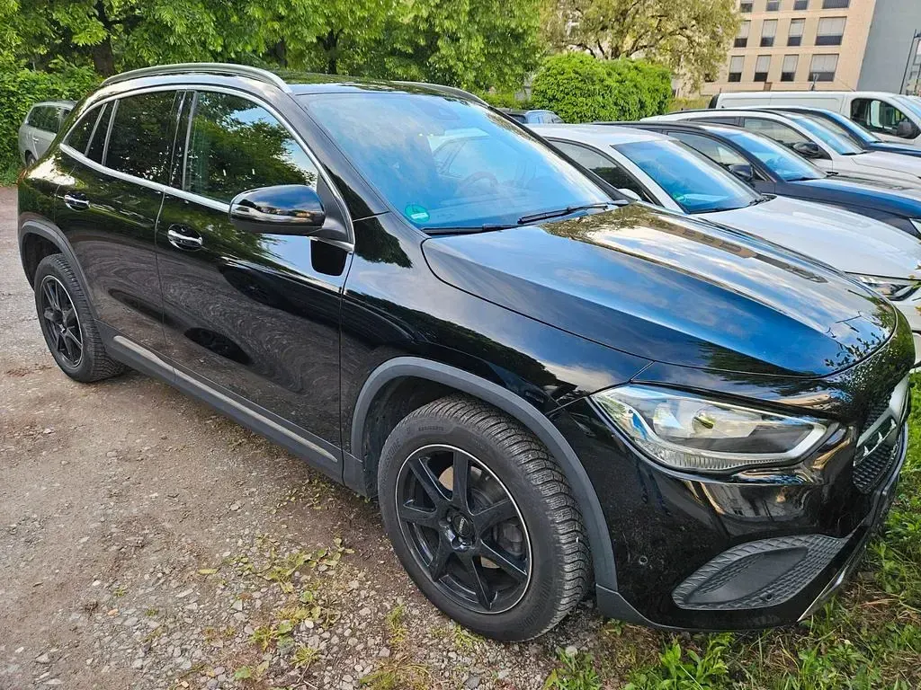 Gebraucht Mercedes GLA200 Progressive 150 PS (110 kW) 2022 Schwarz SUV
