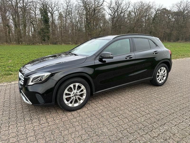 Gebraucht Mercedes GLA200 136 PS (100 kW) 2017 Schwarz SUV