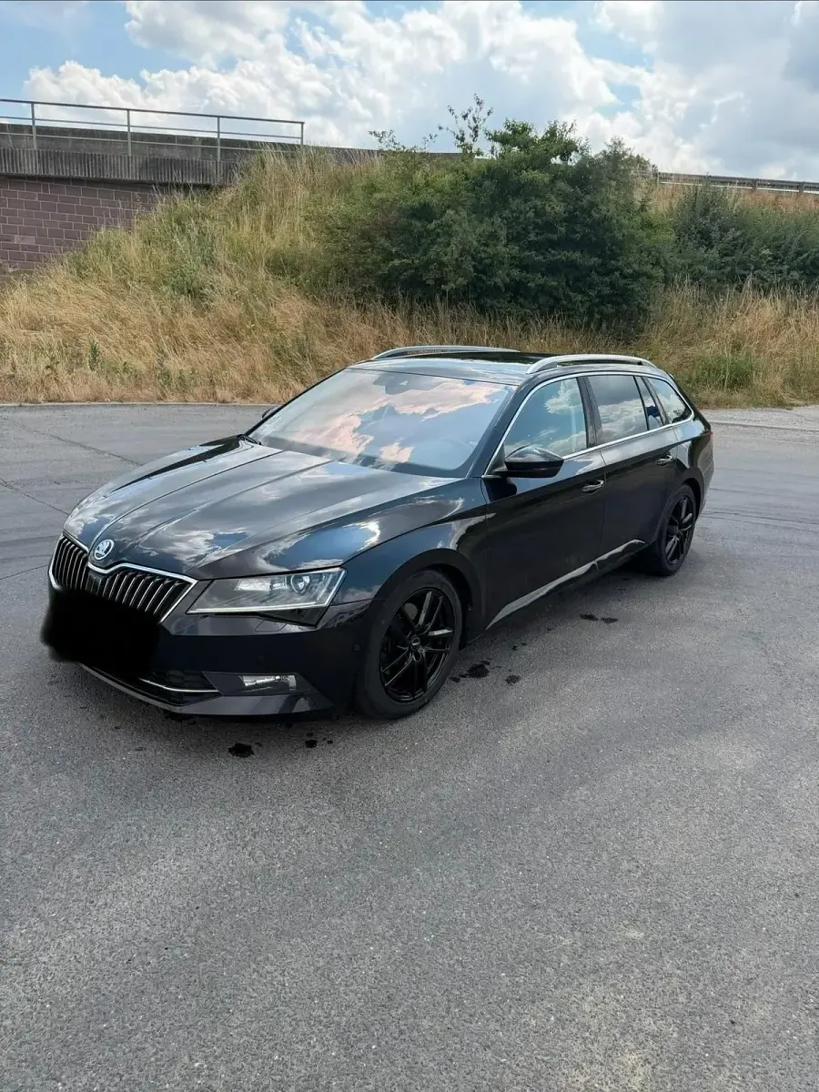 Gebraucht Skoda Superb Style 190 PS (139 kW) 2017 Schwarz Kombi
