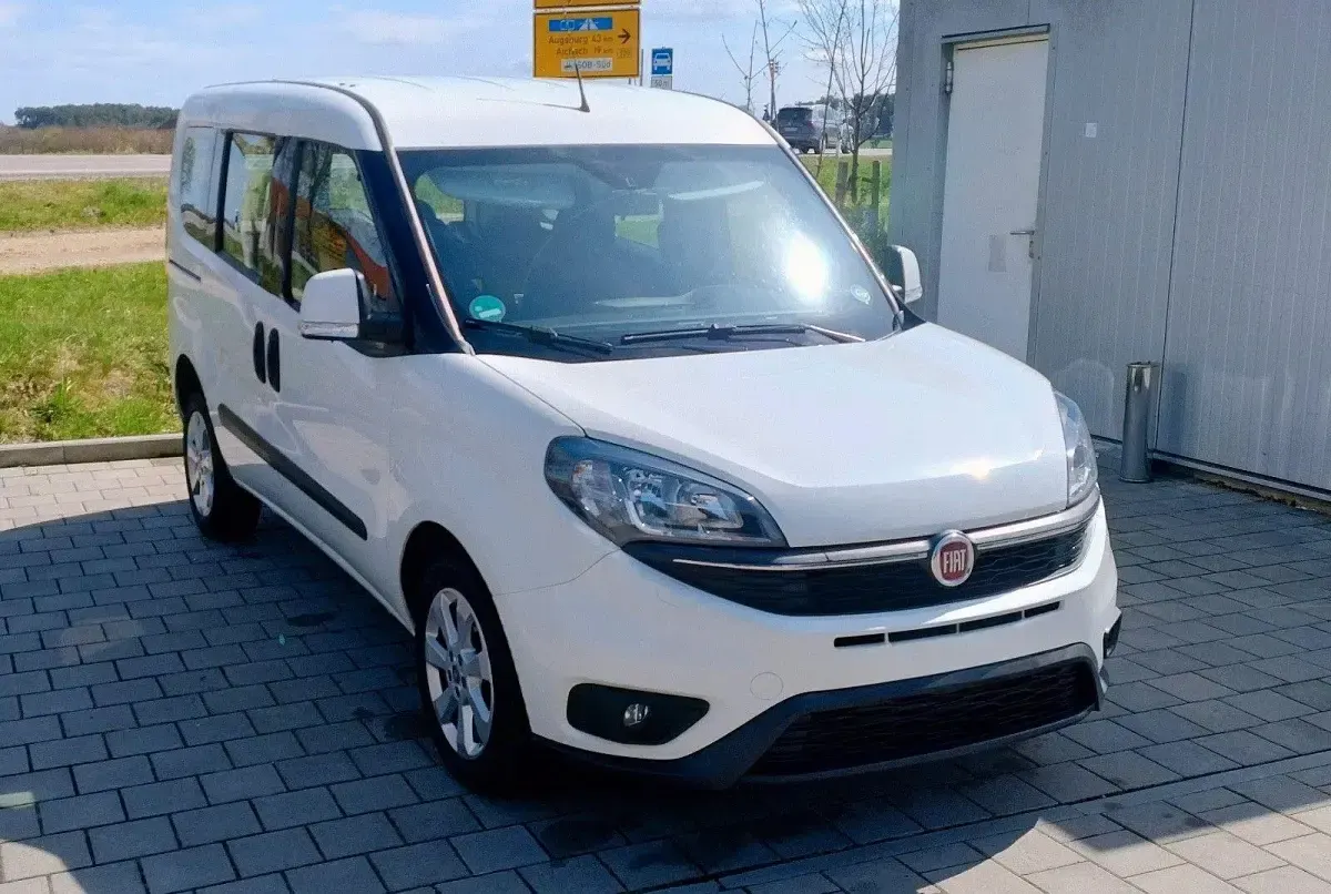 Gebraucht Fiat Doblò Lounge 120 PS (88 kW) 2019 Weiß Van / Kleinbus