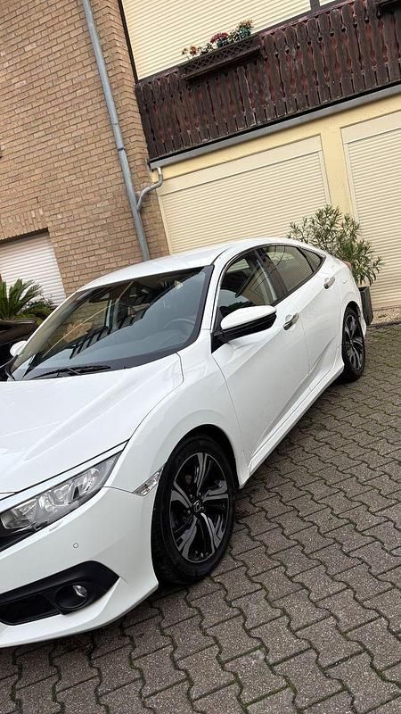 Gebraucht Honda Civic Prestige 182 PS (133 kW) 2018 Weiß Limousine