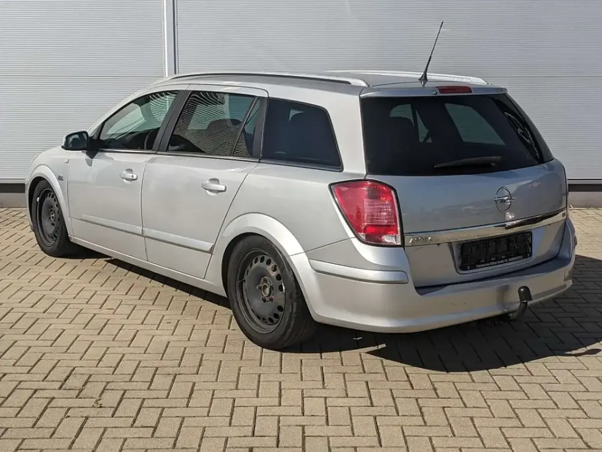 Gebraucht Opel Astra Edition 140 PS (102 kW) 2006 Starsilber metallic Kombi