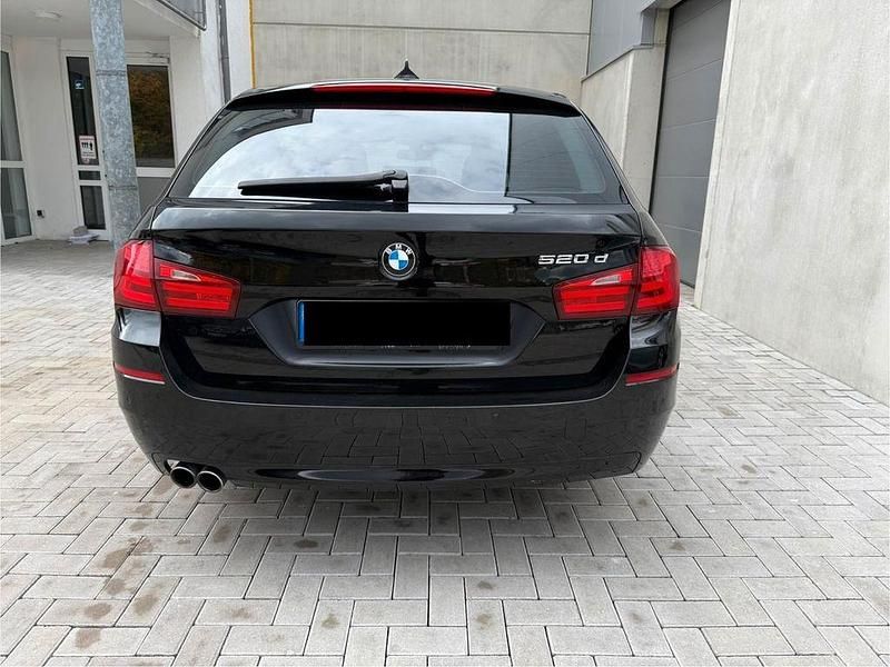 Second-hand BMW 520 184 CP (135 kW) 2012 Negru Break